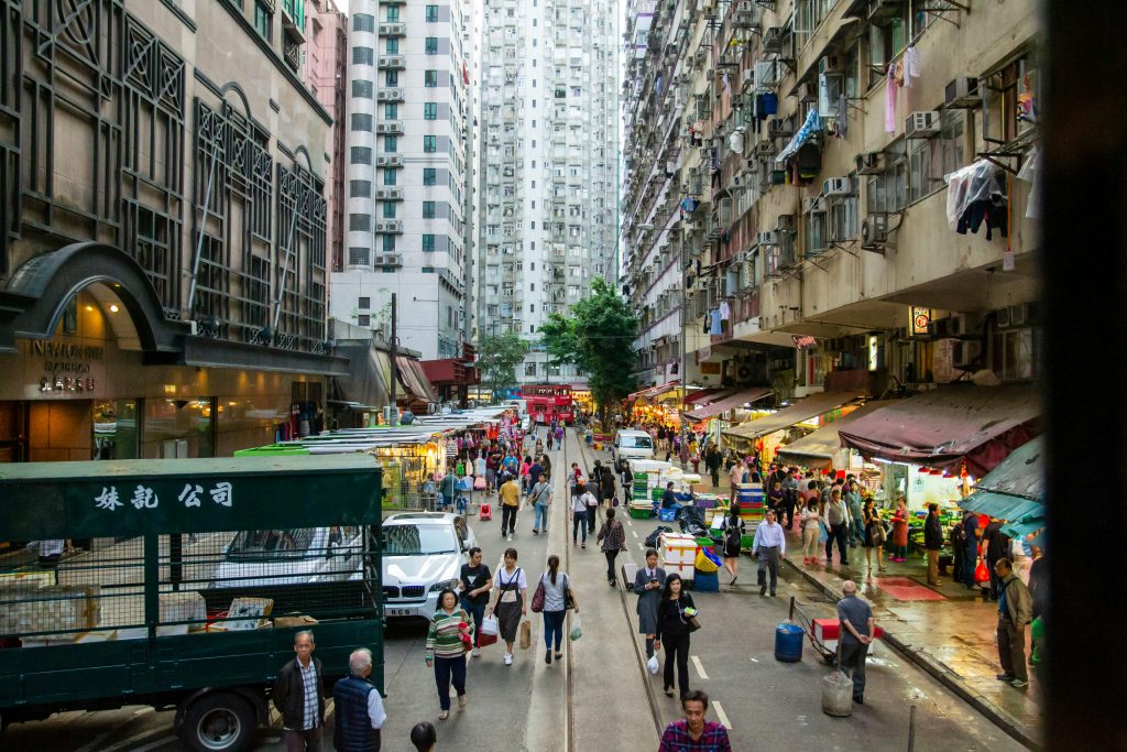 Temple Street en Hong Kong, foto por @SanMosconi