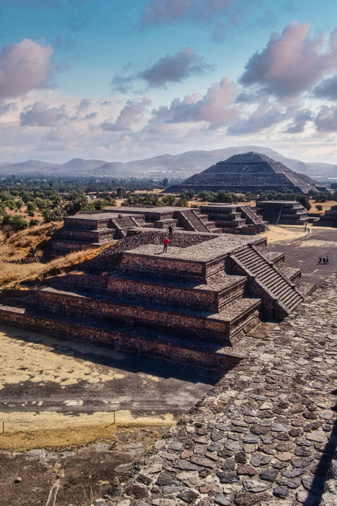 Teotihuacan foro por Viajante Dibujero