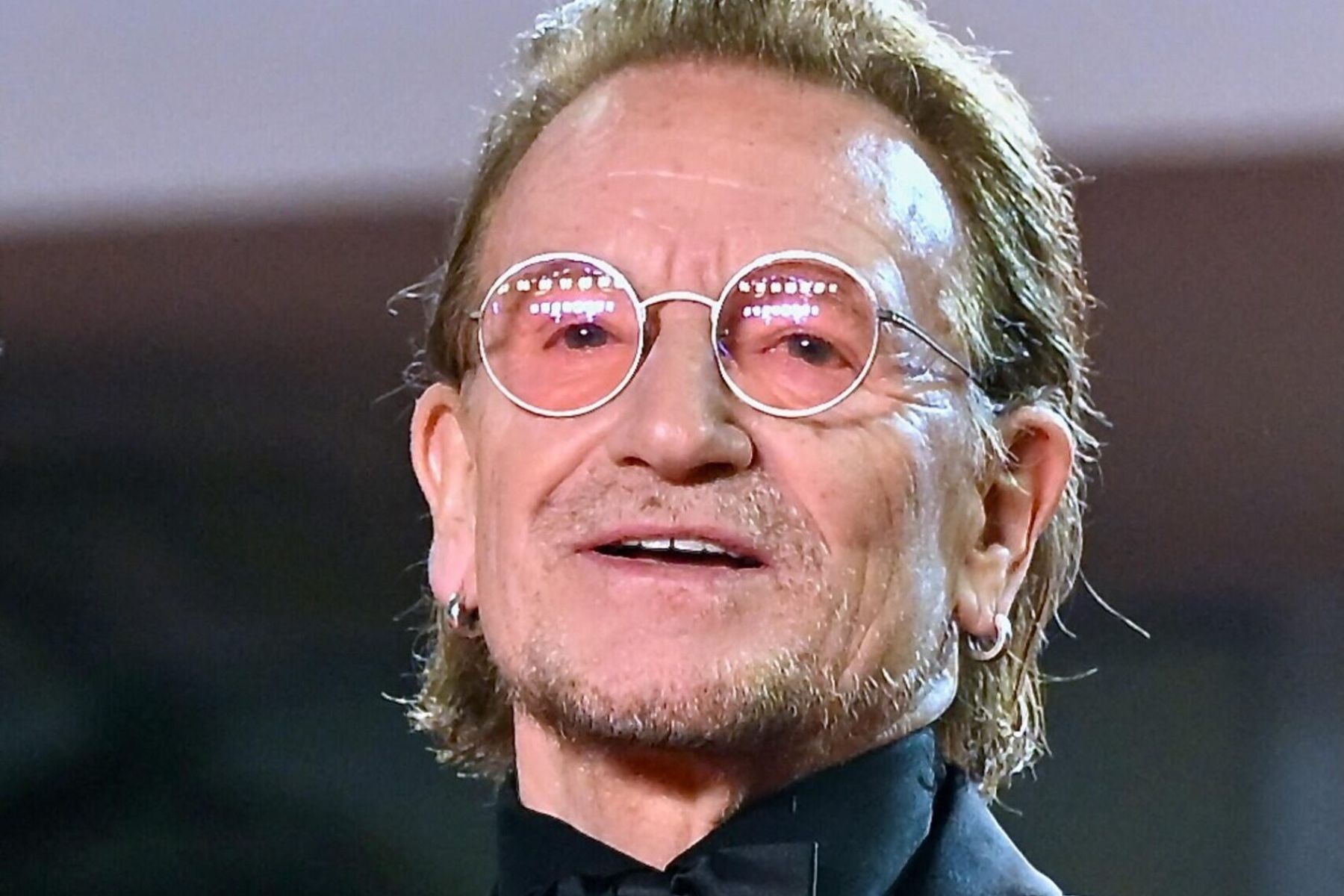 Bono revela cómo enfrentó su adolescencia tras la muerte de su madre