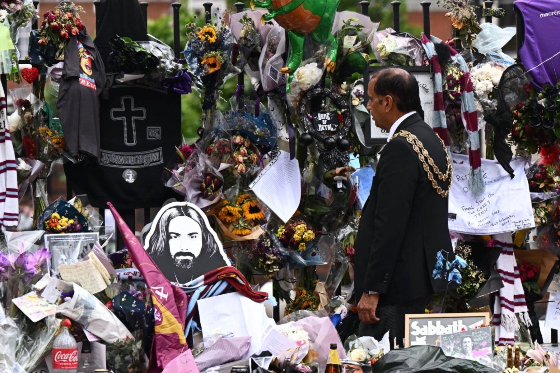 Memorial de Ozzy Osbourne: Tributos serán preservados y esparcidos en su tumba